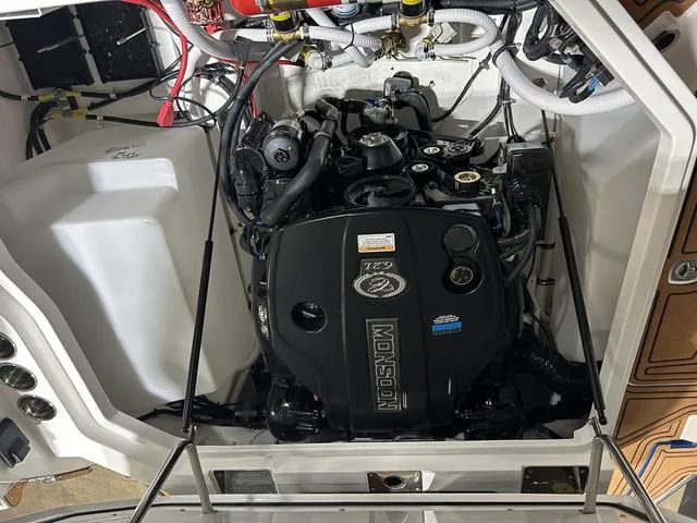 Slide: The Image of Cobalt R6 Surf 2025 - 35