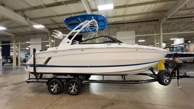 Slide: The Image of Cobalt R6 Surf 2025 - 45