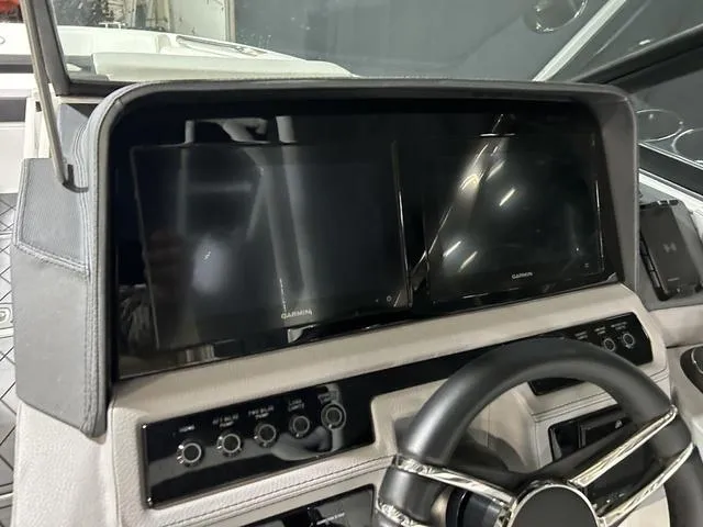 Slide: The Image of Cobalt R8 Outboard 2021 - 10