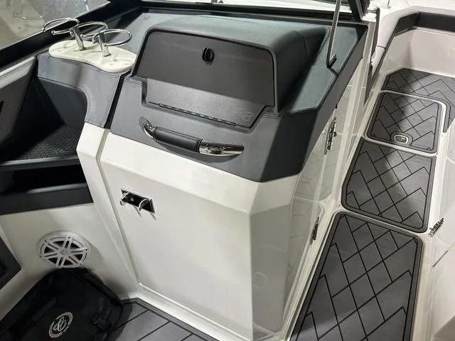 Slide: The Image of Cobalt R8 Outboard 2021 - 14