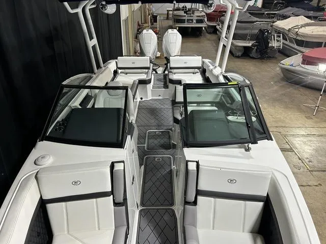 Slide: The Image of Cobalt R8 Outboard 2021 - 27