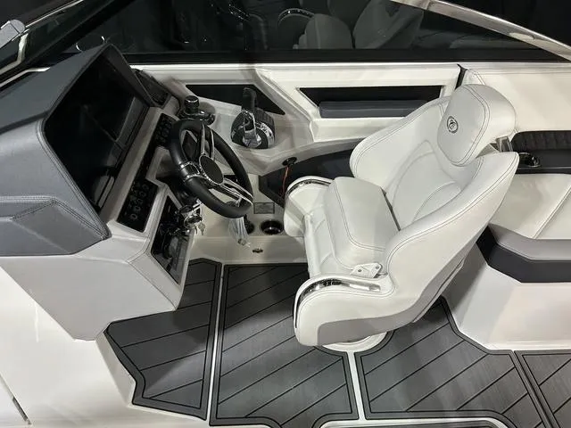 Slide: The Image of Cobalt R8 Outboard 2021 - 28