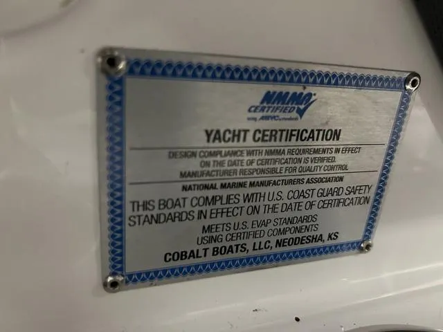 Slide: The Image of Cobalt R8 Outboard 2021 - 29