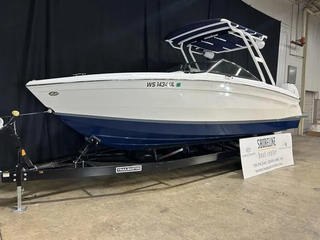 Slide: The Image of Cobalt R8 Outboard 2021 - 3