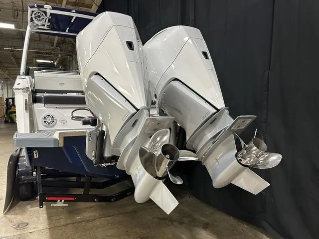 Slide: The Image of Cobalt R8 Outboard 2021 - 5