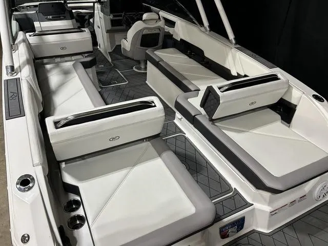 Slide: The Image of Cobalt R8 Outboard 2021 - 7