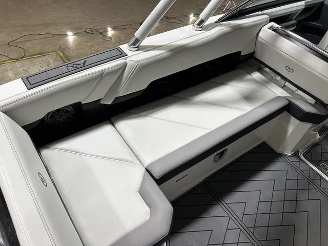 Slide: The Image of Cobalt R8 Outboard 2021 - 9