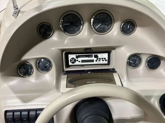 Slide: The Image of Sea Ray 210 BR 1998 - 12