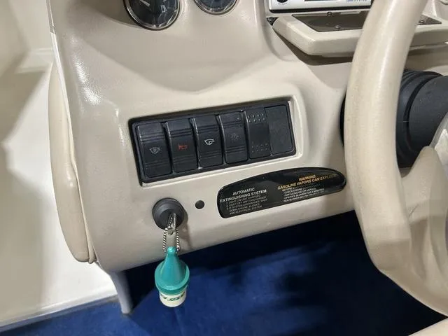 Slide: The Image of Sea Ray 210 BR 1998 - 22