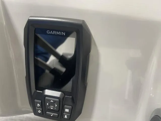Slide: The Image of Garmin device on 2023 Bennington 20 SVF boat dashboard. - 16