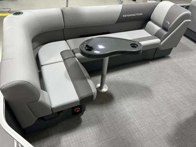 Slide: The Image of Bennington 20 SVL 2024 - 8