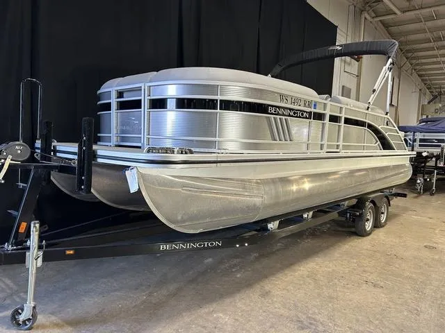 Slide: The Image of 2022 Bennington 24 LXSB pontoon boat on trailer in indoor storage. - 17