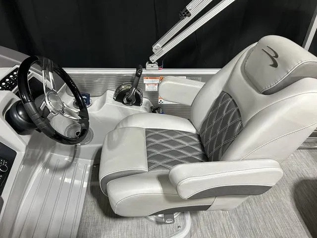 Slide: The Image of Captain's chair and steering wheel of 2022 Bennington 24 LXSB boat, featuring sleek design. - 9