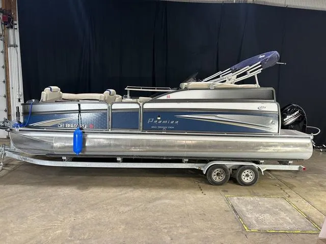 Slide: The Image of Premier Grand View 260 2016 - 1