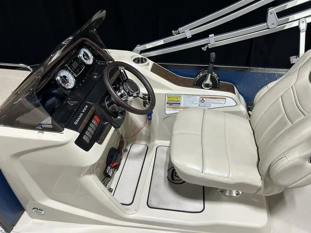 Slide: The Image of Premier Grand View 260 2016 - 10