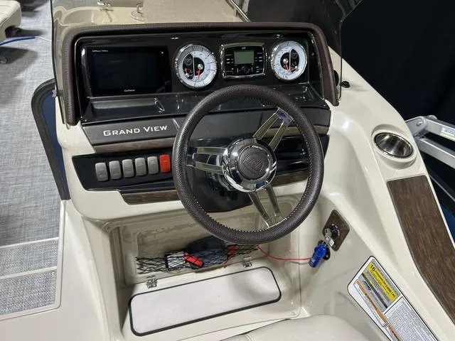 Slide: The Image of Premier Grand View 260 2016 - 12