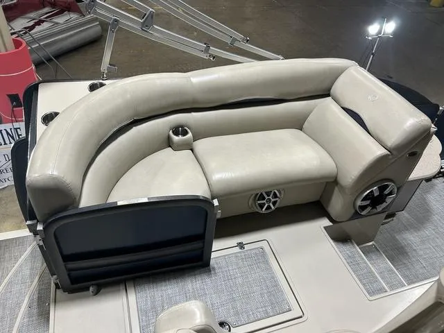 Slide: The Image of Premier Grand View 260 2016 - 17