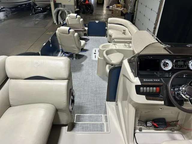 Slide: The Image of Premier Grand View 260 2016 - 20