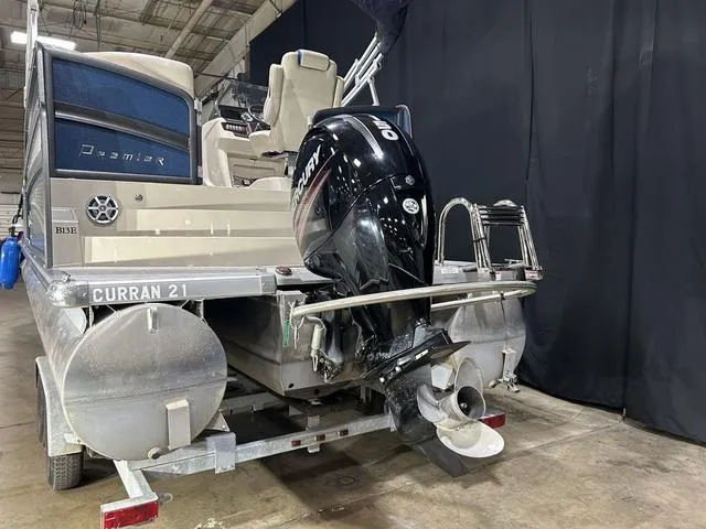 Slide: The Image of Premier Grand View 260 2016 - 22