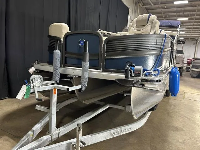 Slide: The Image of Premier Grand View 260 2016 - 4