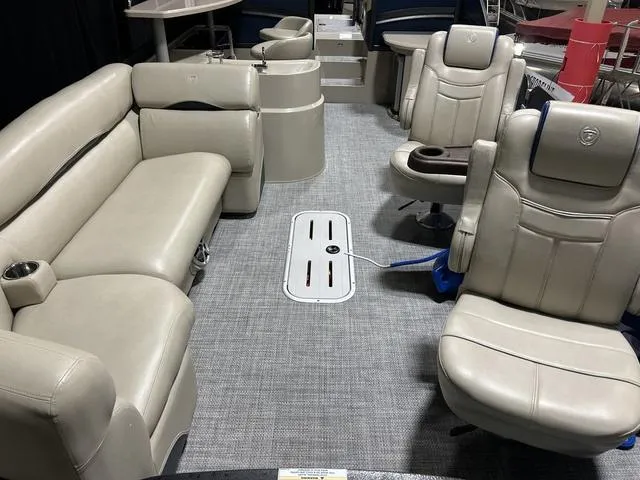 Slide: The Image of Premier Grand View 260 2016 - 6