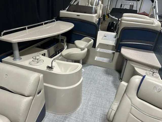 Slide: The Image of Premier Grand View 260 2016 - 8