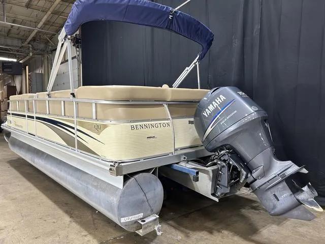 Slide: The Image of 2007 Bennington 2275 QXI pontoon boat with Yamaha outboard motor in a warehouse setting. - 6