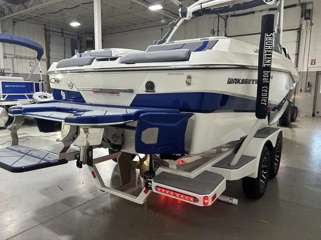 Slide: The Image of Malibu 22 LSV 2024 - 10