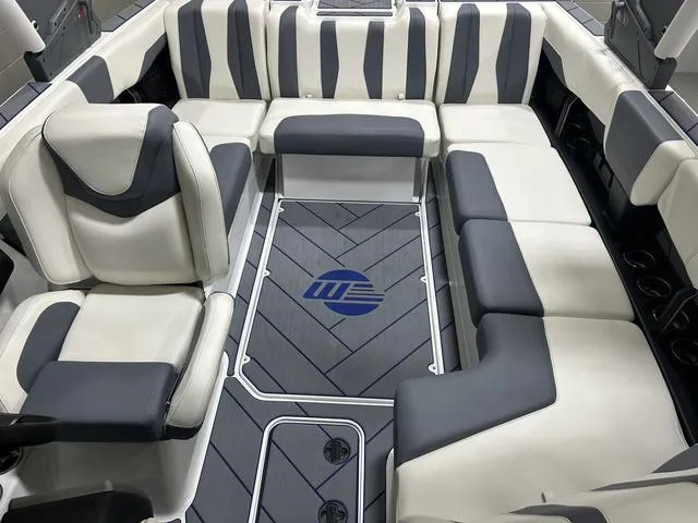 Slide: The Image of Malibu 22 LSV 2024 - 18