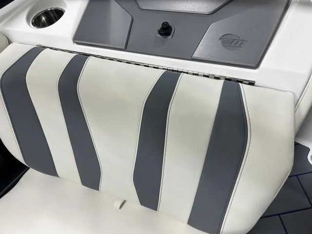 Slide: The Image of Malibu 22 LSV 2024 - 28