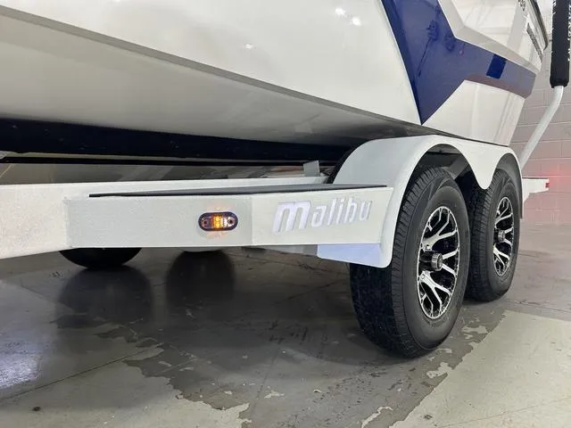 Slide: The Image of Malibu 22 LSV 2024 - 30