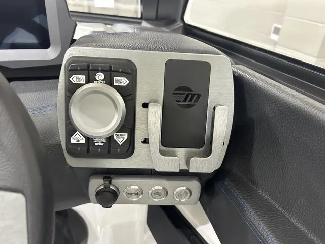 Slide: The Image of Malibu 22 LSV 2024 - 34