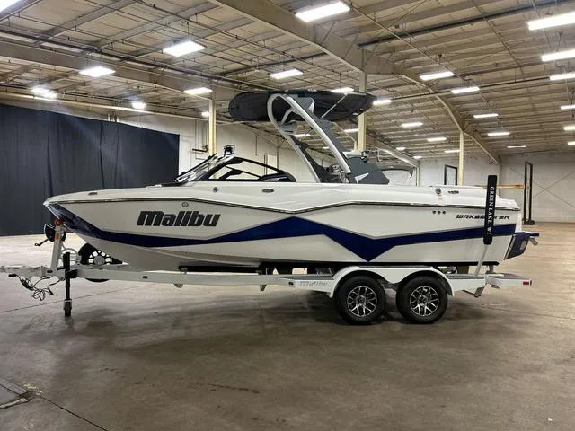 Slide: The Image of Malibu 22 LSV 2024 - 38