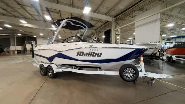 Slide: The Image of Malibu 22 LSV 2024 - 39