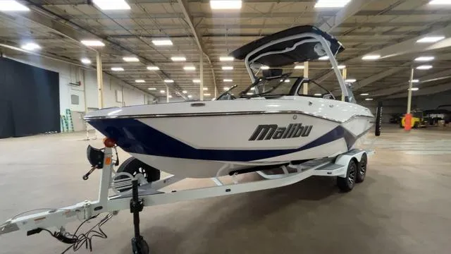 Slide: The Image of Malibu 22 LSV 2024 - 41
