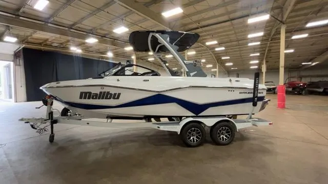 Slide: The Image of Malibu 22 LSV 2024 - 42