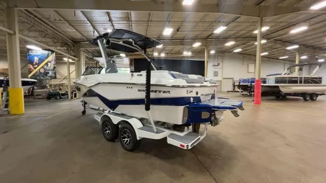 Slide: The Image of Malibu 22 LSV 2024 - 43