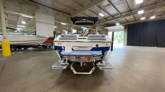 Slide: The Image of Malibu 22 LSV 2024 - 44