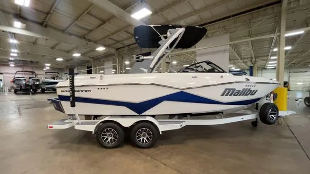 Slide: The Image of Malibu 22 LSV 2024 - 46