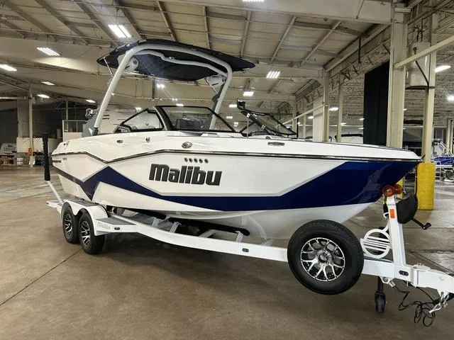 Slide: The Image of Malibu 22 LSV 2024 - 48