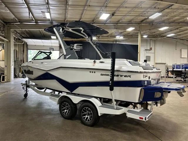 Slide: The Image of Malibu 22 LSV 2024 - 49