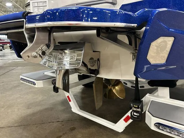 Slide: The Image of Malibu 22 LSV 2024 - 51