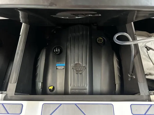 Slide: The Image of Malibu 22 LSV 2024 - 52