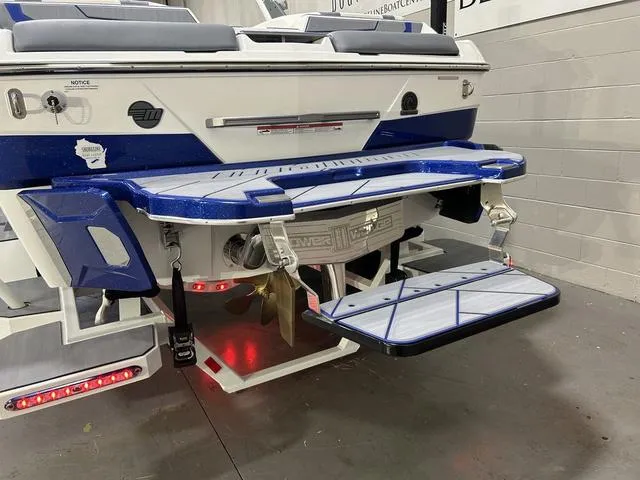 Slide: The Image of Malibu 22 LSV 2024 - 9