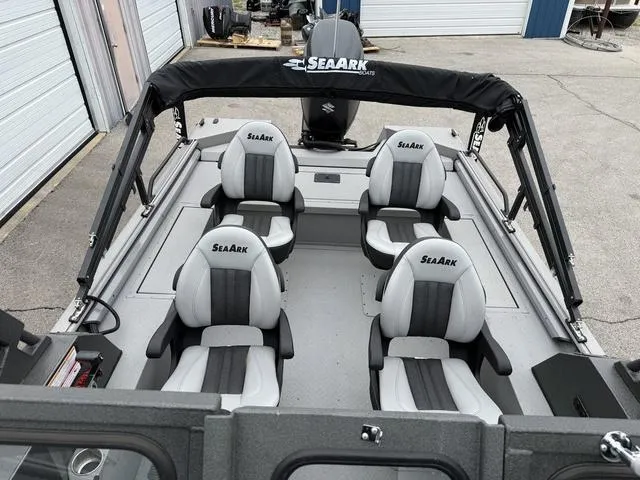 Slide: The Image of SeaArk Easy cat 2025 - 10