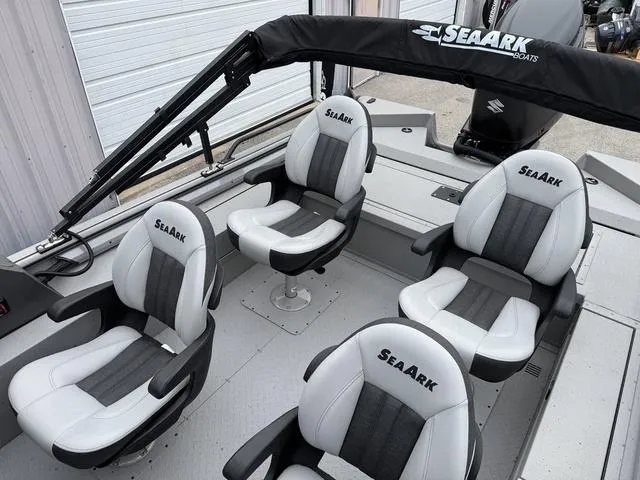 Slide: The Image of SeaArk Easy cat 2025 - 11