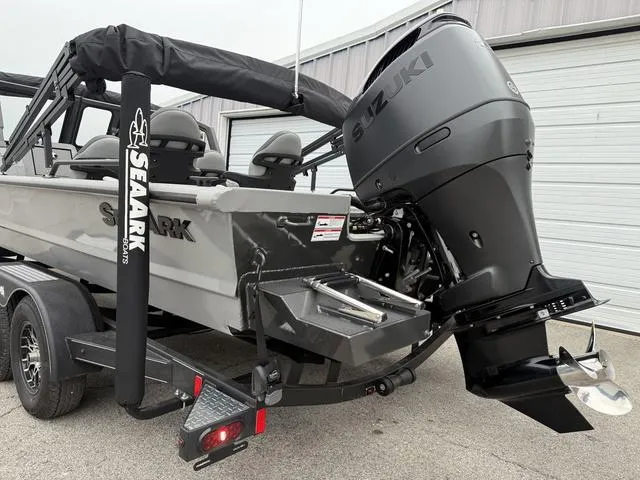 Slide: The Image of SeaArk Easy cat 2025 - 16