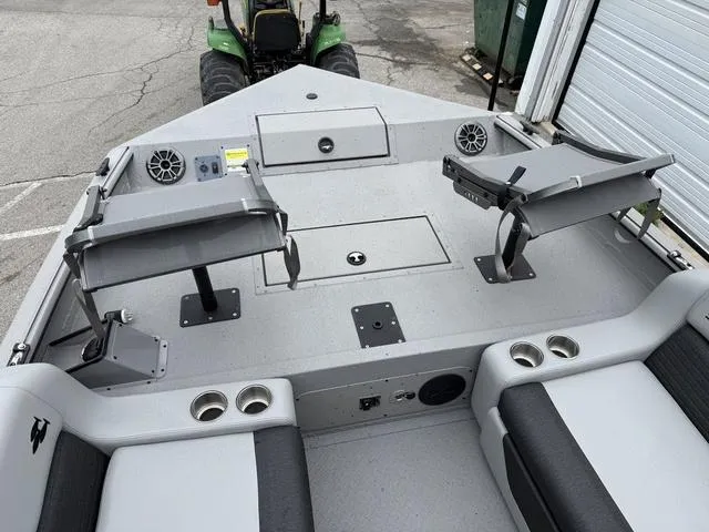 Slide: The Image of SeaArk Easy cat 2025 - 8