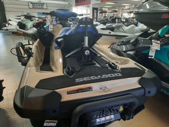 Slide: The Image of Sea-Doo Wake 170 2025 - 10