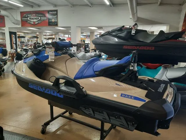 Slide: The Image of Sea-Doo Wake 170 2025 - 11